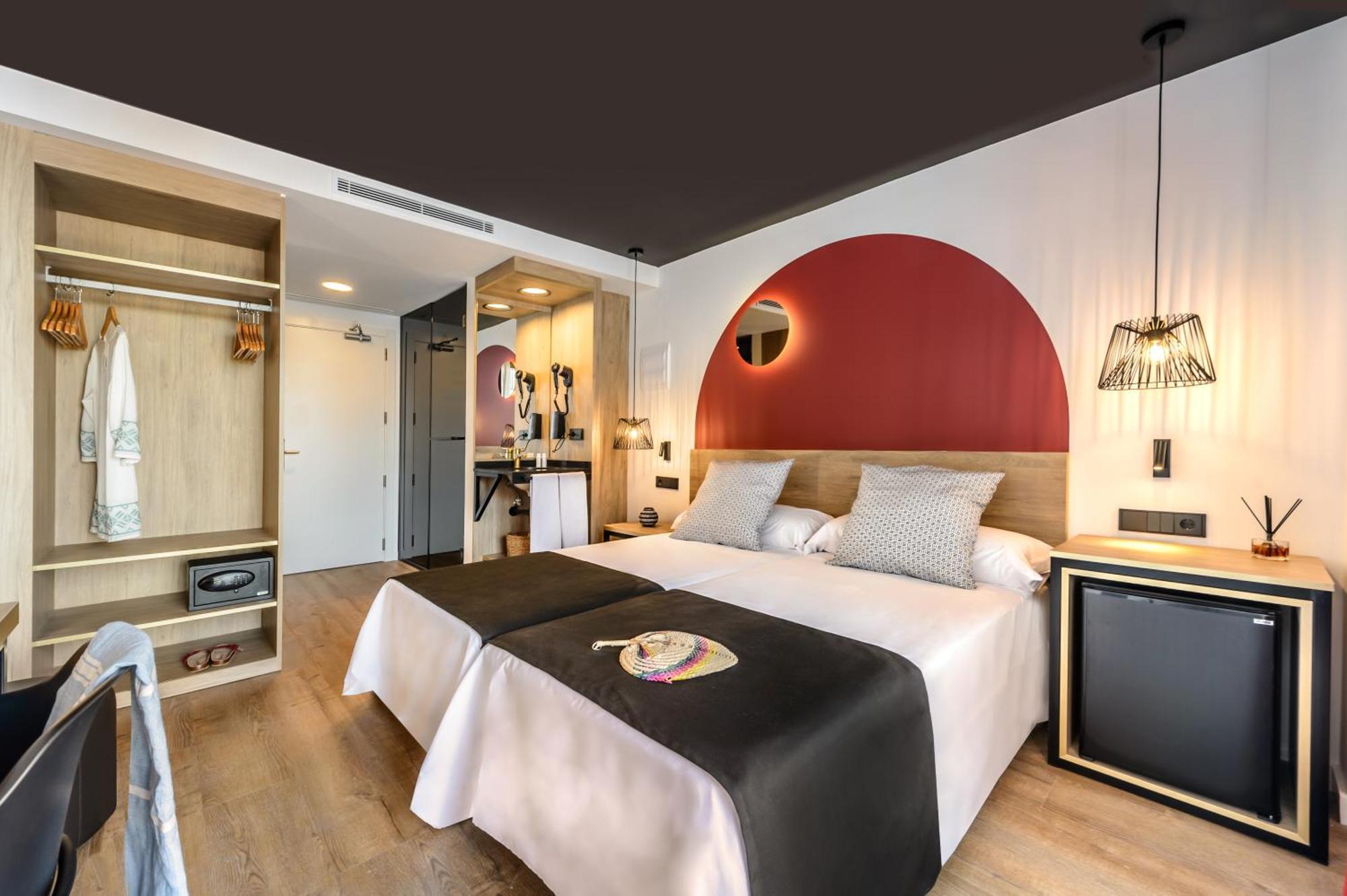 Vibra District - Adults Only