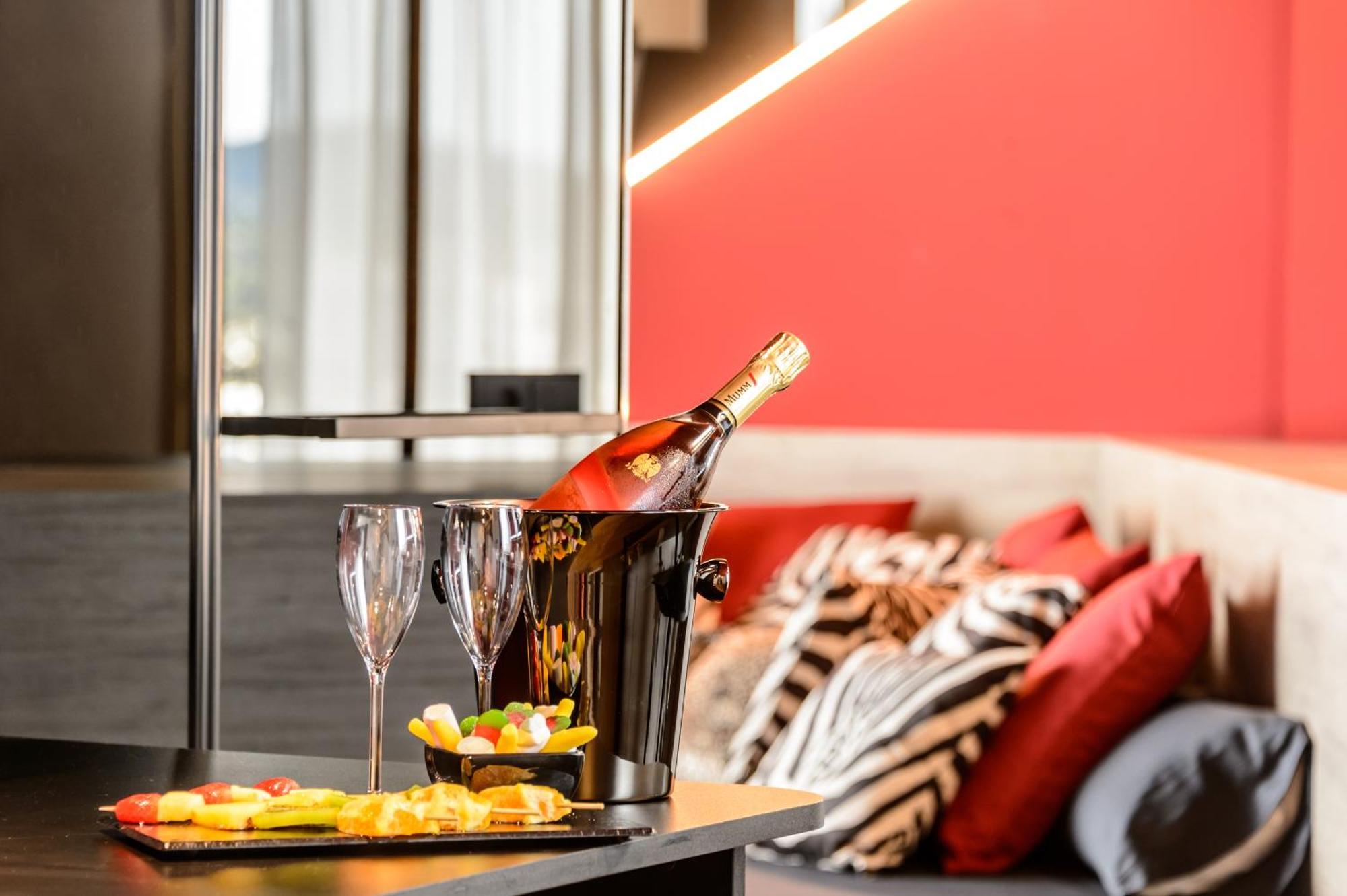 Vibra District - Adults Only 4*